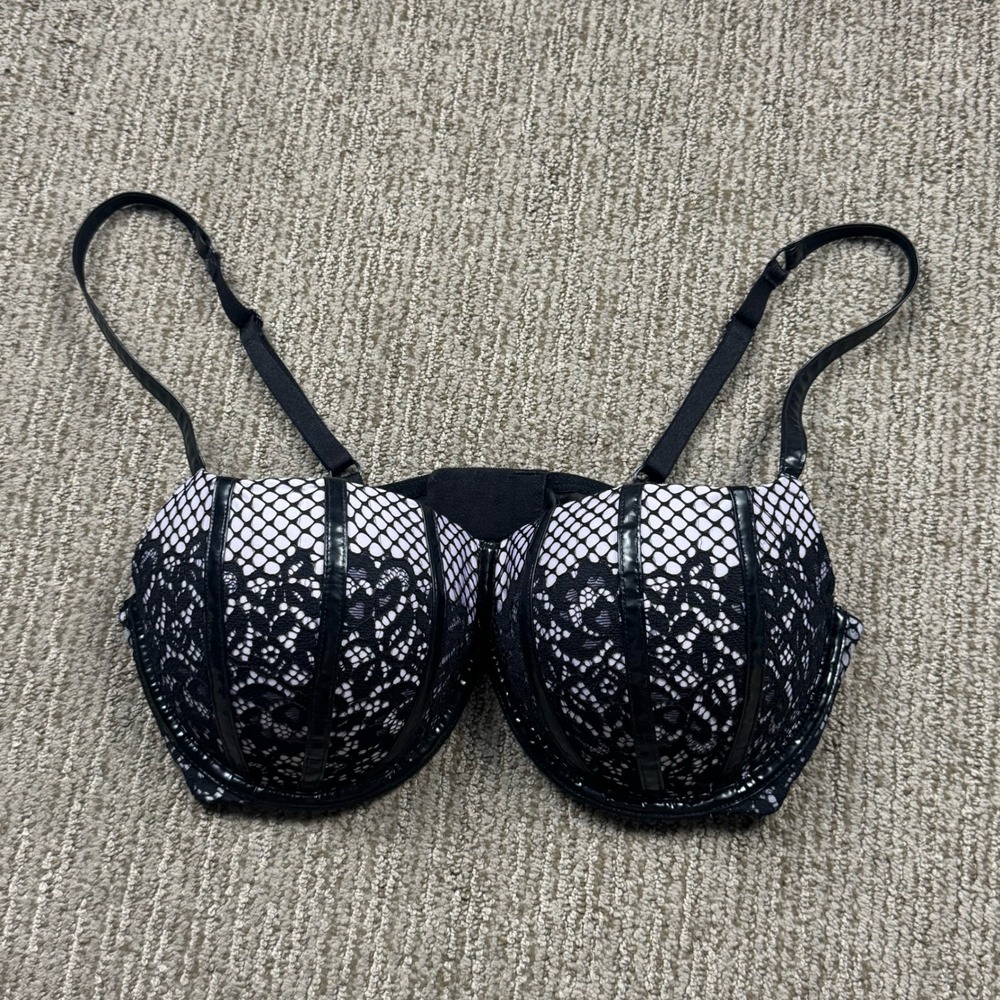 Victorias Secret Very Sexy Balconet Bra Womens 36D Faux Leather Lace